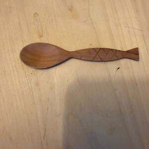 Delicate Hand Carved Wooden Fish Shaped Spoon Tableware Utensil